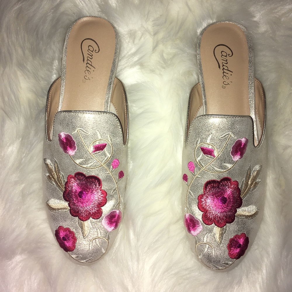 NWT CANDIES Embroidered Slip On Mules
